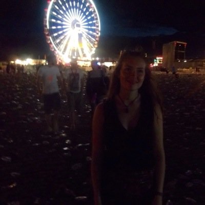 vickyellis10's profile picture. Im the one in the middle