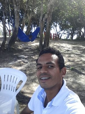 Não sou médico, advogado  ou dentista, apenas tenho o título acadêmico de doutorado.