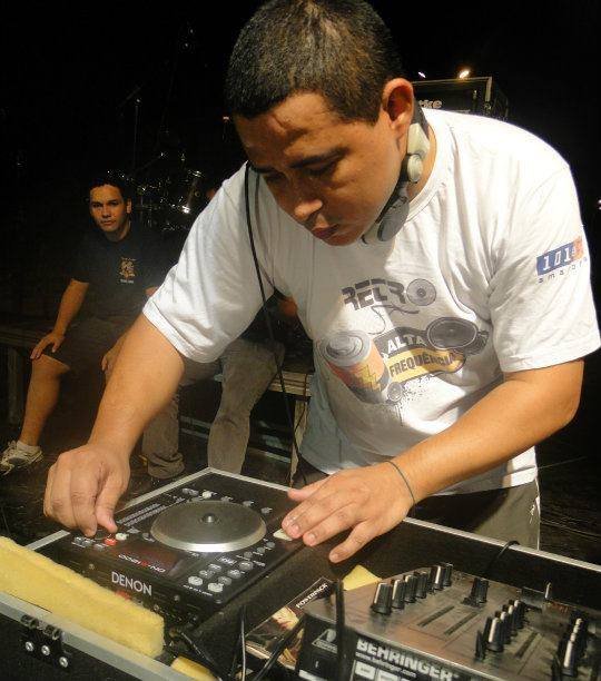 DjPitthel's profile picture. Sou Dj há 28 anos, casado com Angel, pais de 3 lindos rapazes, trabalho com edição de áudio...