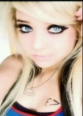 Taken by the best :)/Bi/ follow me i follow back/ I want a nice boyfriend or girlfriend/just wanna be loved{RP/FL}