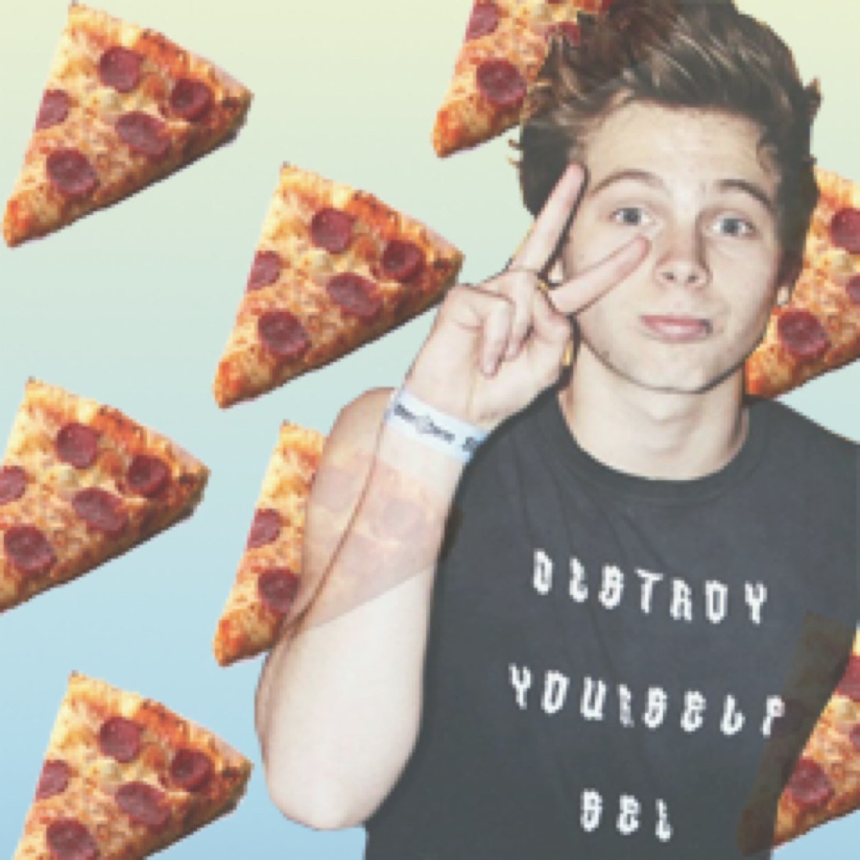 hifollowher11's profile picture. hi, i gave you a free follow, so follow me please.... @Umm_lukeisbae Tweet her BANANA so she knows to follow back if your a fan acc- LUKE FOLLOWS HER