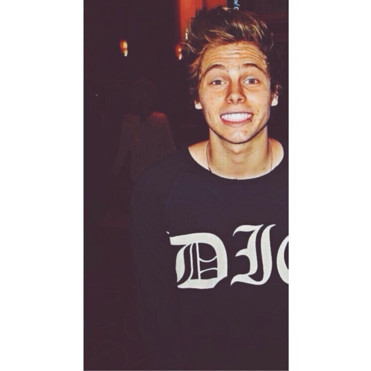 hi, i gave you a free follow, so follow me please.... @Umm_lukeisbae tweet her banana and she will follow you back if your a 5sos fan acc - LUKE FOLLOWS HER