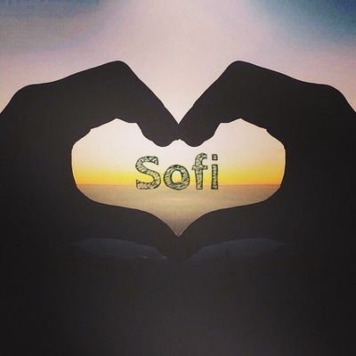‏أهِي الوجُوهَ تُشْبِهُكِ أم أنّهُ لِفرْطِ شوْقِي فِي كُلّ وجهٍ عابِر أرّاكِ.