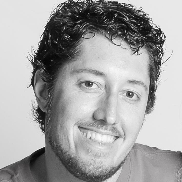 Pai do Cauã. Nas horas vagas eu trabalho com publicidade, design, shows, filmes e cultura em geral.