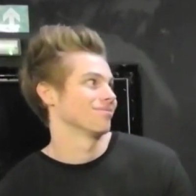 supporter of anything one d or 5sos related