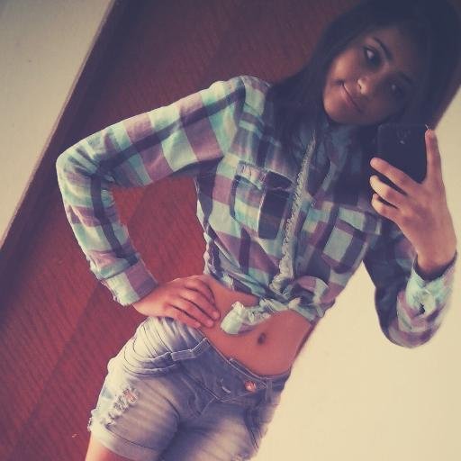 Sou do tipo de mulher , muito sensivel, q adora chocolate.. 
  :3
