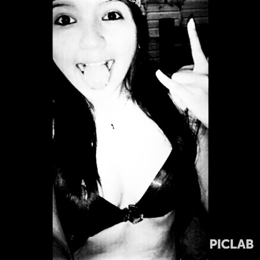 Instagram: __FabsSouza                                                   Vivo em um mundo louco  .