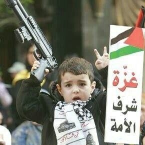 ‏مغرد من اجل الوطن ... في المفضله وطن يذبح من الوريد الى الوريد وشعب يأبى الركوع . ليس كل رتويت يعني الموافقه .