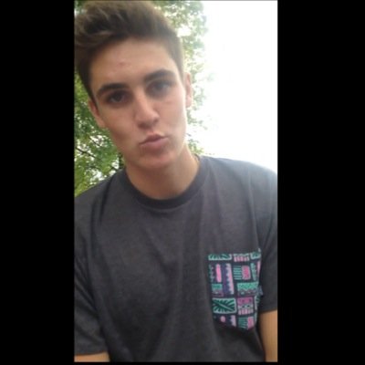 GO FOLLOW @sikegilinsky and @OzWonders IF YOU LOVE THE BOYS. ASK FOR A FOLLOW BACK ON THOSE.