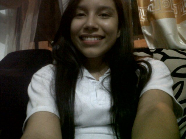 Banda Favorita: One Direction.       Cantante Favorita:Lana del Rey.                      Ama los Gatitos!   Y su amor platónico es  »Harry Styles«...