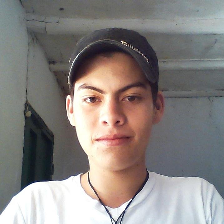 Soy soltero no tengo compromiso, no trabajo pero tengo mis vacas, las mujeres son mi único vicio, no soy rico pero vivo con plata...........All We Need Is Sex-