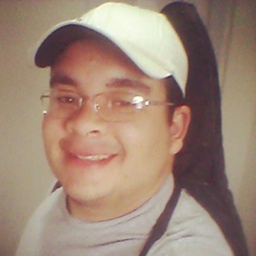Geminiano, Moleque, Sério (às vezes), Fala pouco, Músico, Estudante, Obeso, Astigmata, Twiteiro, Facebuqueiro, Apaixonado pela vida...