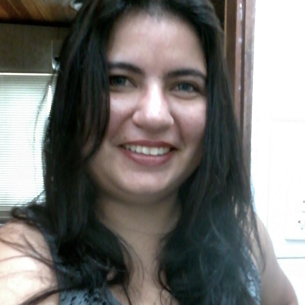 Sou contadora por profissão e filósofa de coração.
I am an accountant by profession and a philosopher at heart.