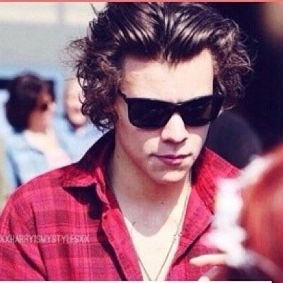 Would you pretty pliss with a cherry on top follow @ineedmy5sos love you She follows back