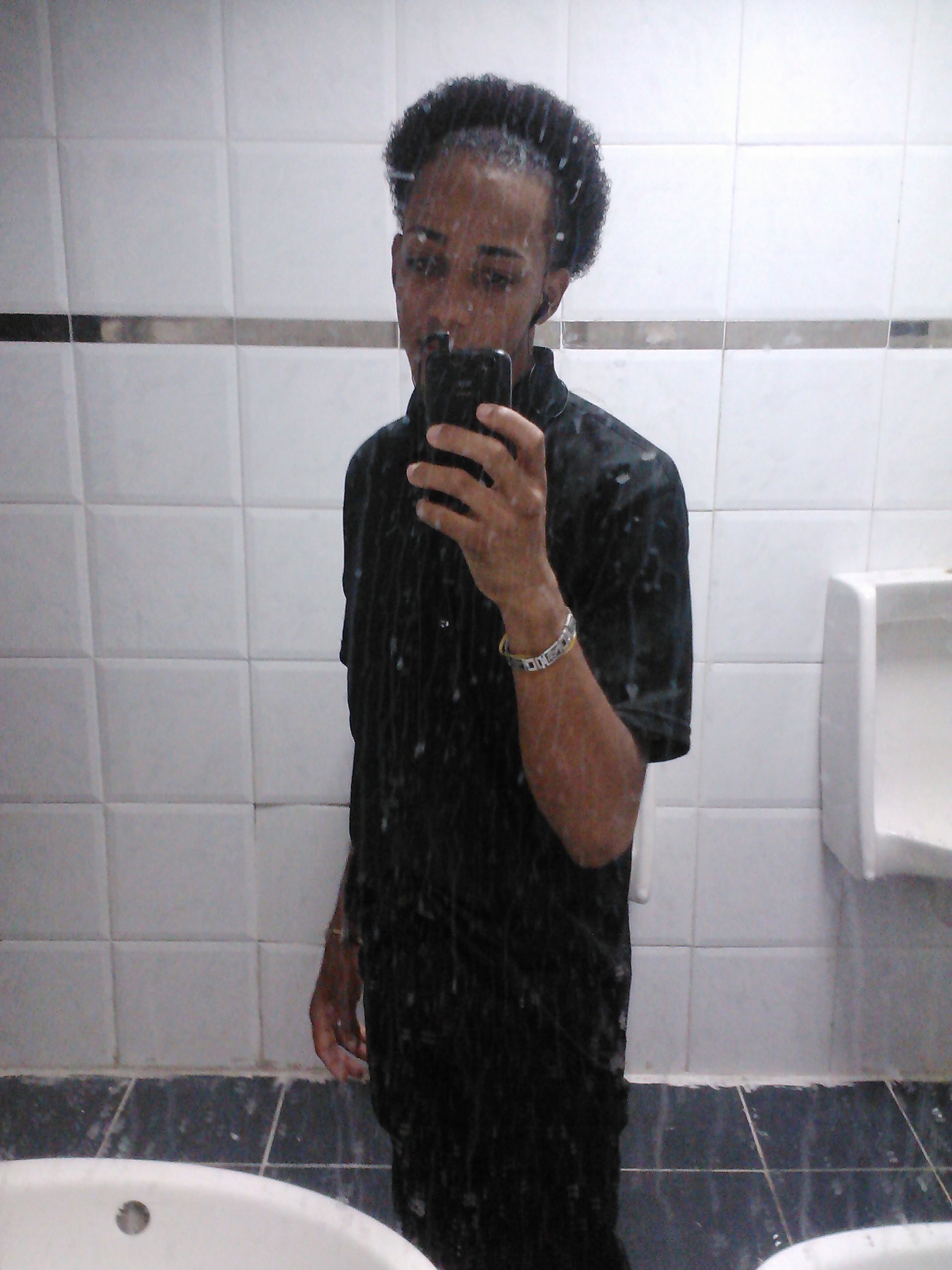 FlowLapara's profile picture. Nací 30/11/1992 y me enamoré el 18/8/2010 de la mujer k amo hoy en dia.. Soy cantante y bailarín.. Y muy corista :p y la mujer que amo es Cristin Paola Mercedes