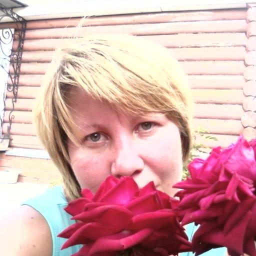 Мама двоих замечательных деток, увлечена вязанием и садом.
