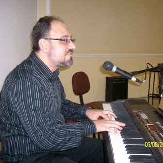 Nasci em Votorantim estudei em Sorocaba, Bacharelado em Teologia no SPS; Mestrado em Porto Rico -EUA e Doutorado pelo Reformed Theological Seminary/ Mackenzie.