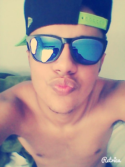 Cânceriano ,, 18 anos ,, SP zona norte ,, CORINTHIANO ,, amo muito a família que eu tenho e a namorada que eu tenho ,,