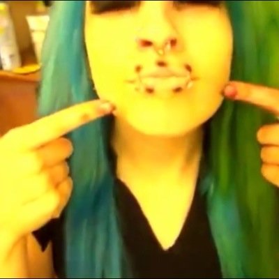 Sup im breanna and i live in ohio and i love being an EMO PERSON!!!! IF U HATE EMOS GO KILL YOURSELF