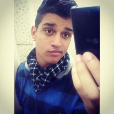 Sou feliz da forma q vivo,mas com a direçao de Deus   WhatsApp: +55 024 992537613