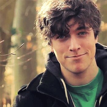 Son of a Detective and his Blogger. Studying in Cambridge. Still a jumper lover! Ex Pirate. (RP. MV.)
