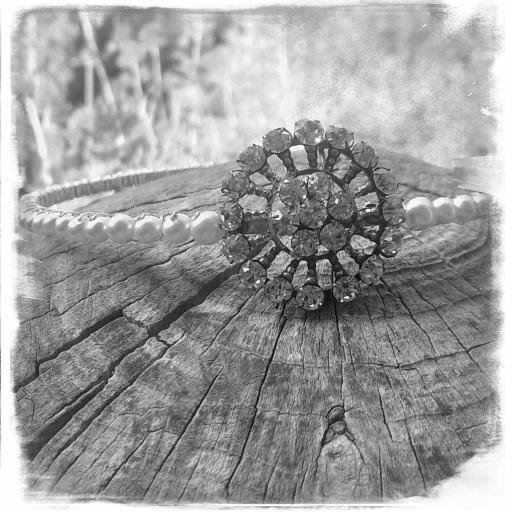Vintage and antique furniture jewellery and lots of  curios.Mum of three beautiful children, loves anything vintage retro.