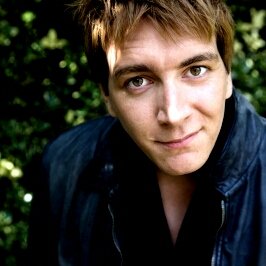 @SemideusAcademyの先生 ▪ フルカーんの息子　 ▪ Oliver Phelps. Dare to use the blades?