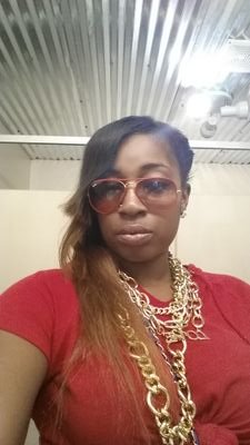 I'm a mother of 1 & she comes first in my life, I love money, and 2 get it, O yea I'm the Queen of this shit 2.................