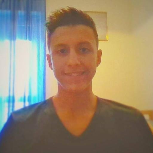 Sono un ragazzo che gioca a calcio a cui l'informatica