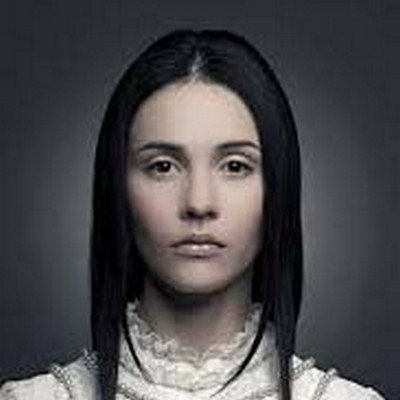 Кто не уважает себя, тот - несчастен, но зато тот, кто слишком доволен собой, - глуп.