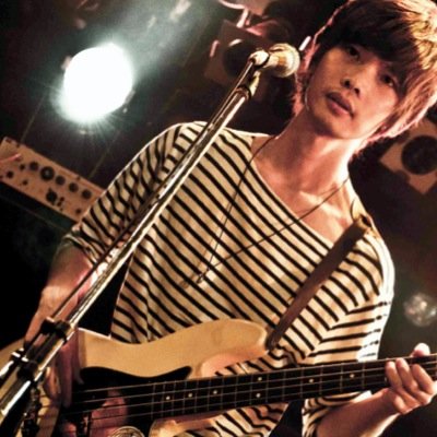 スカーフ(@scarf_official)のベーシスト。ザハと読みます。あだ名で、くに。 ゲーム。歴史。埼玉在住。MV「ライフ」https://t.co/YOs8ABczlQ