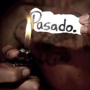 'Que siete vidas tiene un gato, seis vidas ya he quemado, y esta última la quiero vivir a tu lado.'