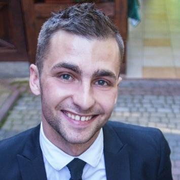 Голова Молодіжного об'єднання Файне місто, журналіст.