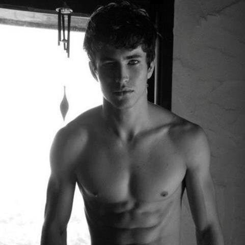 Gabriel 17 ans, Paris, Mannequin. Oui c'est bien moi sur toutes les images.