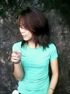 5'6,pretty and young,busness ad student..