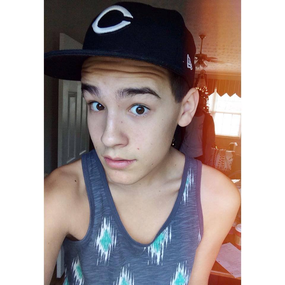 You got a free follow. Please follow @JoyceRhendg :) Thank you so much! I love you 3