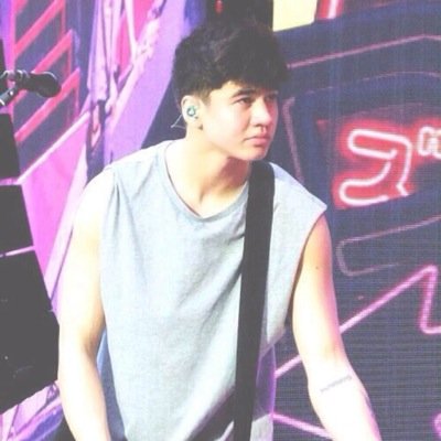 Hey :) Here's a free follow. Just Follow @fucking_ziall please✨