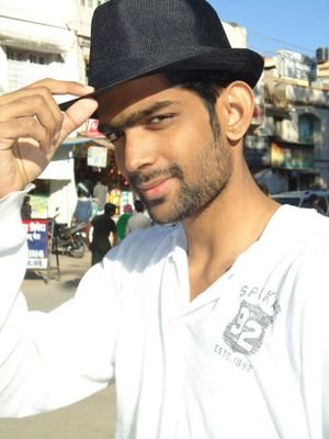 Technophile, Always curious to learn the science behind everything. Humanity is the only religion I believe in. STILL exploring myself. 🙂