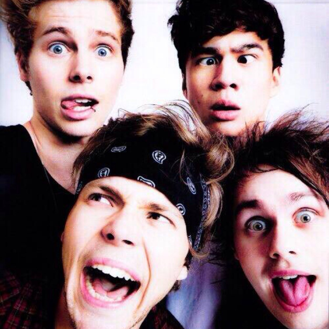 hey beautiful please dont give up because you'll get your sunshine/4 soon maybe not today or tomorrow but you'll never know if you give up now, right? :)
