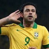 Bonjour je suis Lord Fred l'attaquant ultime du Brésil lorsque je rate c'est pour permettre à l'adversaire de se faire une fausse opinion de mon talent !