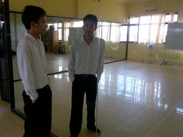 Hidup bisa menjatuhkan kita, tapi kita bisa pilih Ya atau Tidak untuk bangkit kembali