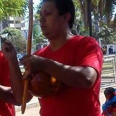 Joga capoeira e curte a vida!!!