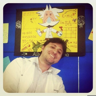Físico Puro. 
Amante de la enseñanza y de las ciencias.
