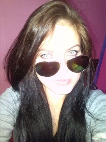 Ek glo dat liefde wen, daars hoop vir jou en my, so vat die hand van iemand en begin baklei! ♡:p