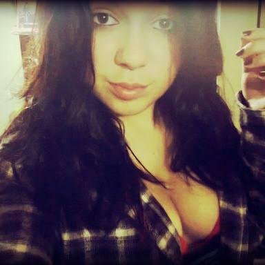 ♮ Ela tem rosto de princesa estilo de maloqueira 
Essa mina é mó zoeira a mina é mó zoeira ♬ ♪♪ '