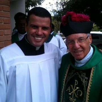 Seminarista da Comunidade Canção Nova, cursando 3º Ano de Teologia