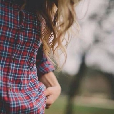 فتاة في اواخر العشيرينيات  مهتمه و محبه للشعر و الشعراء 

ادرس ادب بجامعة الرياض   ~~~~ 
طموحي ان اكون شاعره