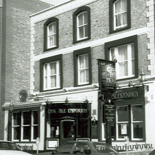 We are the only traditional pub in Southampton. You’ll find us just off of London Road in Central Southampton.
https://t.co/f2Wce0MxlU