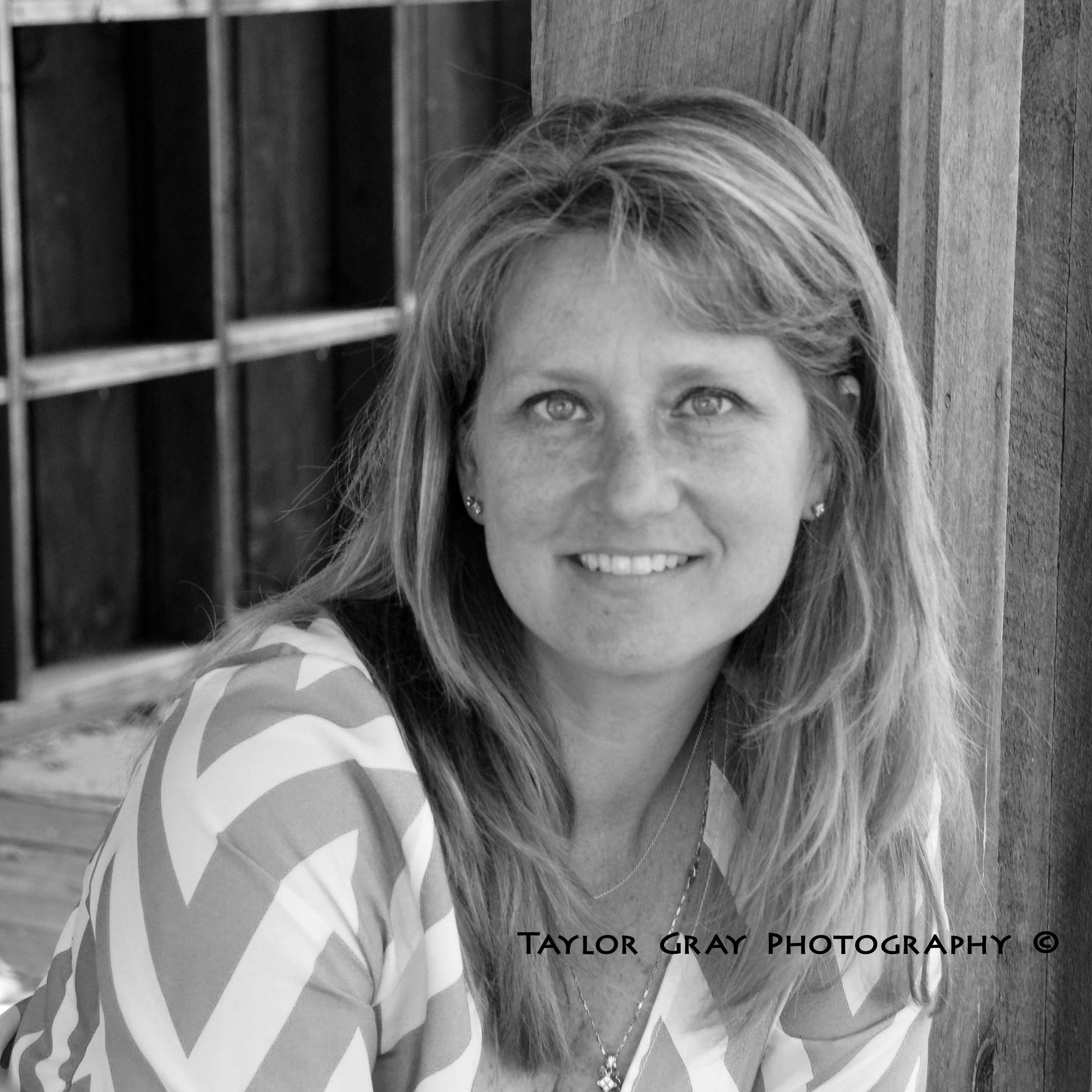 Taylor Gray Photography was established in East Cobb, Marietta, GA in early 2006 by Kimberly Jones Alexander. Senior Portraits and Family Portraits.