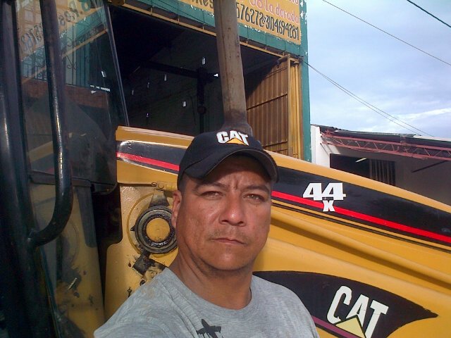 PinnerPppp's profile picture. Soy operador de makinaria pesada
